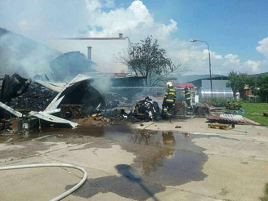 Požiar autoservisu v Kysuckom