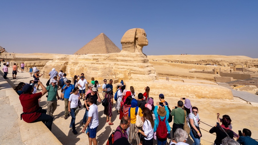 Tourists and Great Sphinx