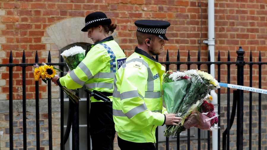 Polícia s kvetmi, ktoré