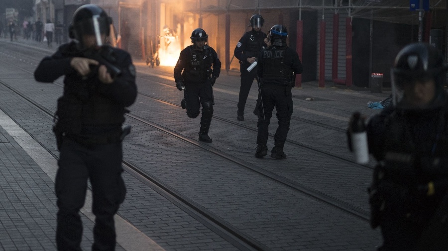 Škrtiaci chvat môže polícia