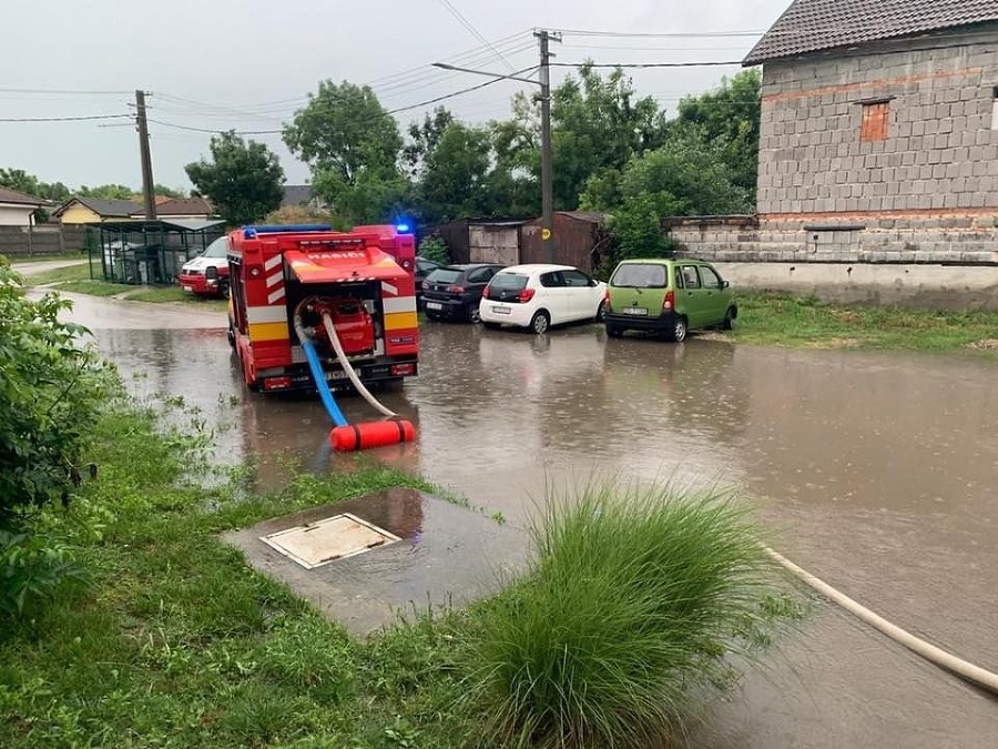 Takmer 300 hasičov pomáhalo