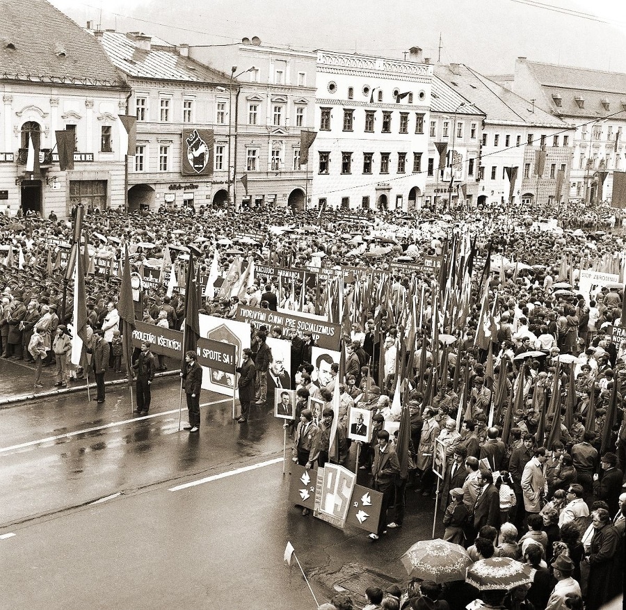 Banská Bystrica 1984: Tisíce