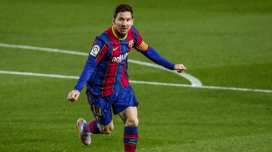 Argentínčan Lionel Messi (33)