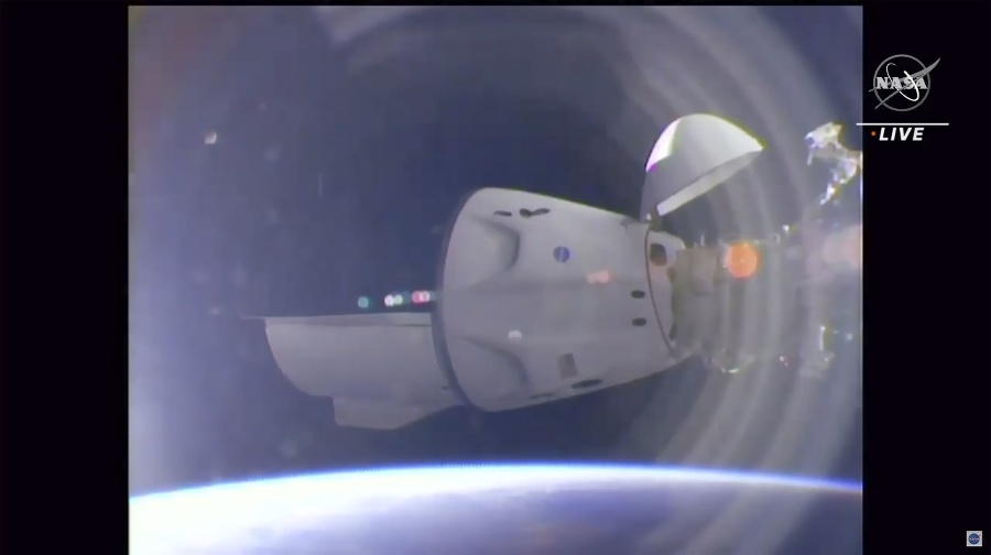 SpaceX pri štarte Crew-2