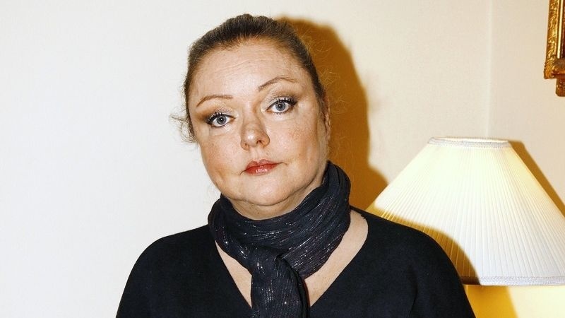 Dominike sa už dlhé obdobie lepí smola na päty.
