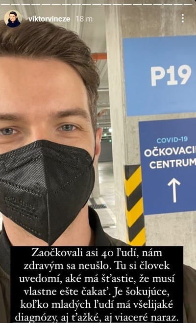 Moderátor Vincze zmapoval situáciu pri bratislavskom očkovacom centre pred záverečnou. Jeho manželka absolvovala očkovanie v inom meste.