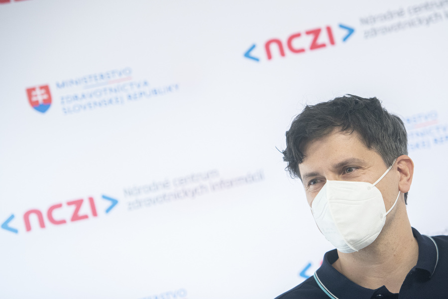 Bývalý generálny riaditeľ Národného centra zdravotníckych informácií (NCZI) Róbert Suja počas brífingu s novinármi.