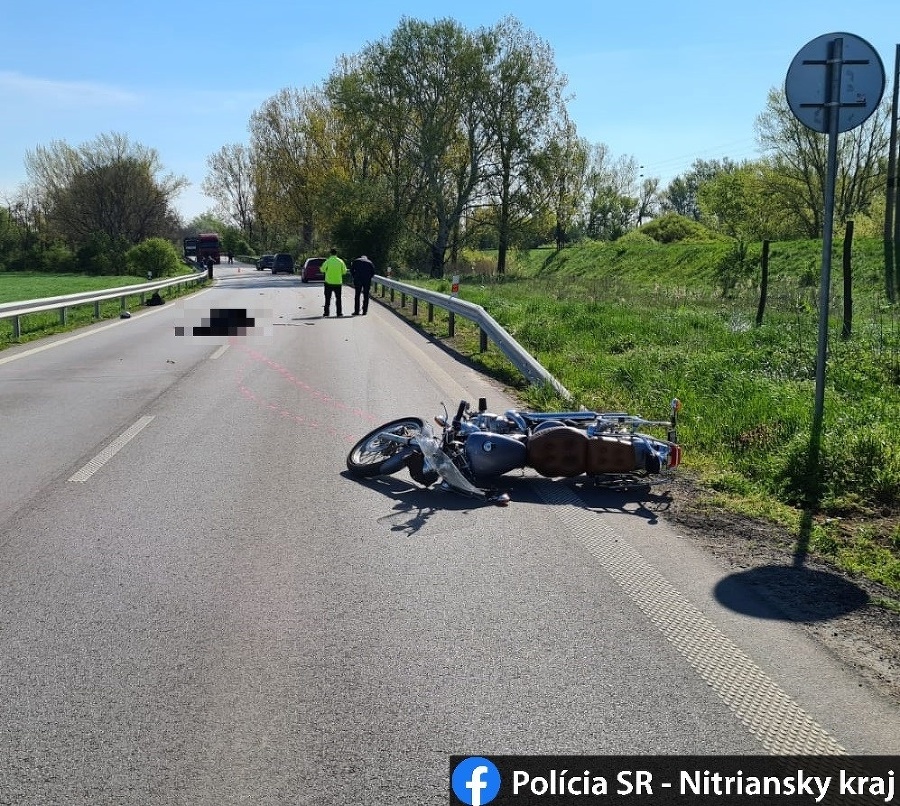 Medzi Úľanmi nad Žitavou a Šuranmi v novozámockom okrese došlo k dopravnej nehode, ktorej následky sú tragické. 