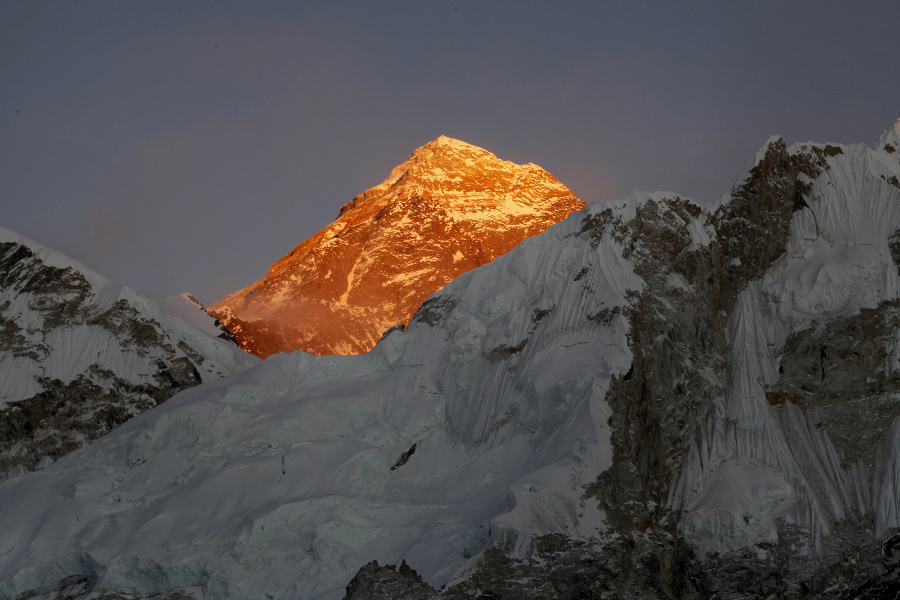 Pohľad na vrch Mount Everest v Nepále.