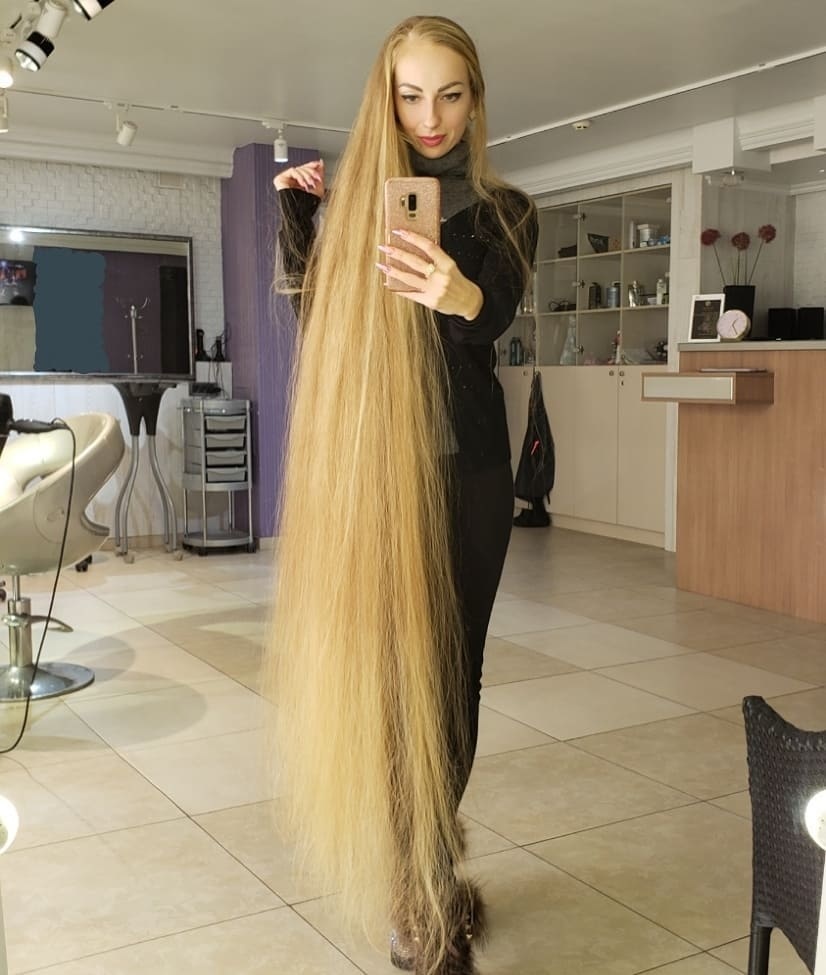 Alena je živá Rapunzel.