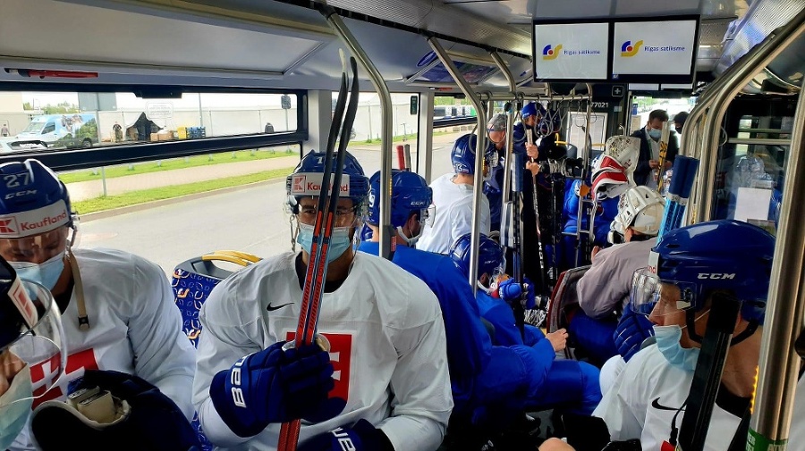 Slovenskí hokejisti cestujú na