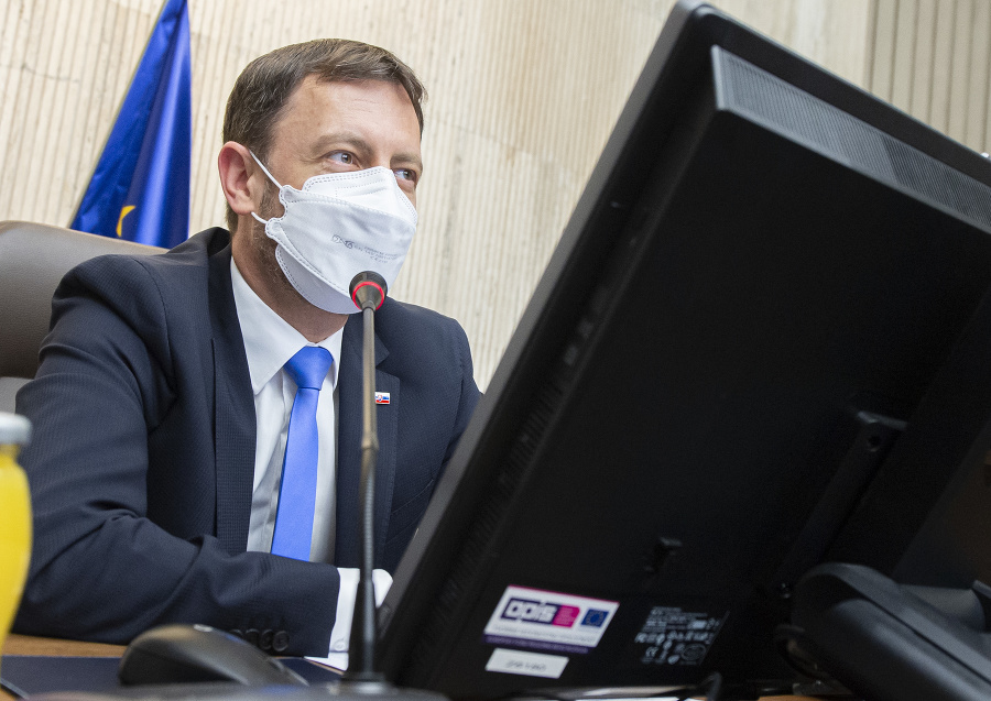 Mimoriadnu schôdzu vyvolal podľa premiéra Eduarda Hegera (OĽaNO) strach predsedu Smeru Roberta Fica a lídra strany Hlas Petra Pellegriniho. 