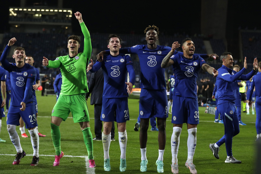 Futbalisti Chelsea oslavujú triumf