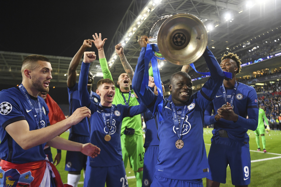Futbalisti Chelsea oslavujú víťazstvo