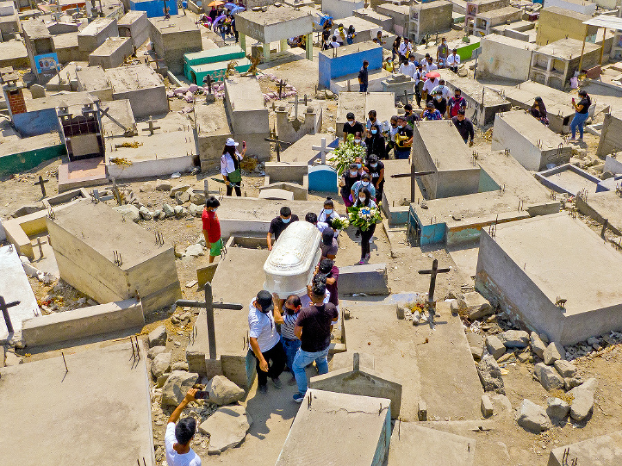 Peru - Štát eviduje viac ako 180-tisíc obetí.