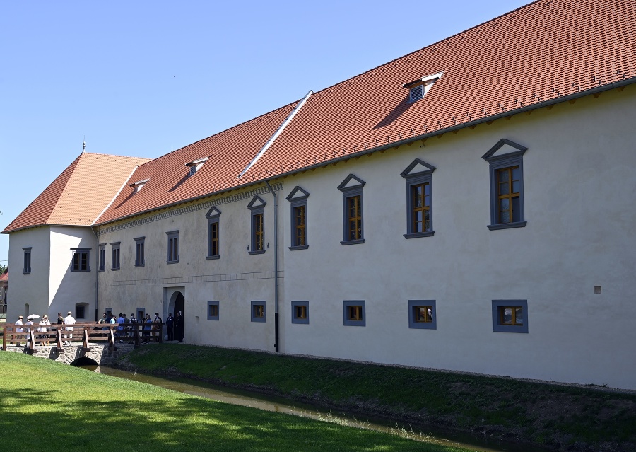 Na snímke zrekonštruovaná budova kaštieľa 19. júna 2021 počas slávnostného otvorenia zrekonštruovaného kaštieľa v obci Borša v okrese Trebišov.