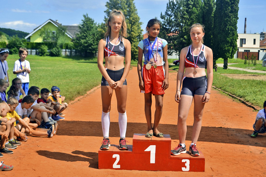 Jún 2018 - voje prvé preteky
vyhrala aj
v nezvyčajnej
obuvi.