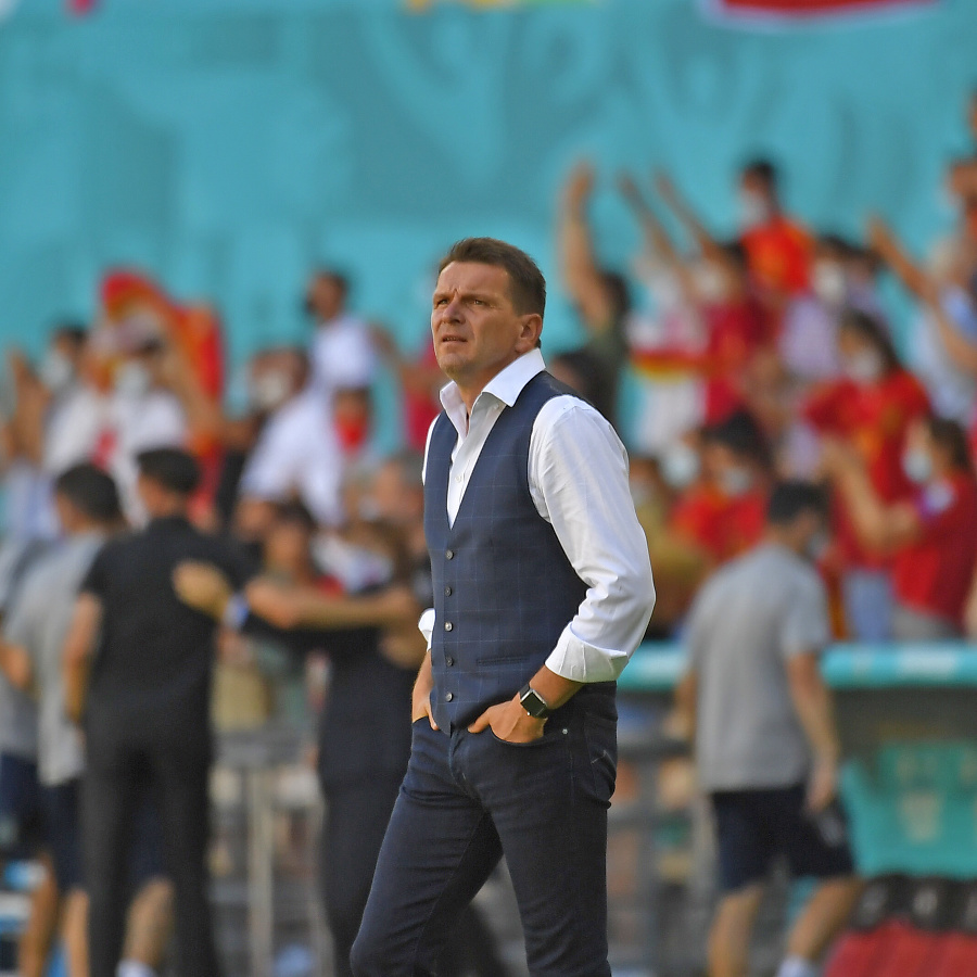 Tréner slovenskej futbalovej reprezentácie Štefan Tarkovič v zápase základnej E-skupiny Slovensko - Španielsko na majstrovstvách Európy vo futbale.