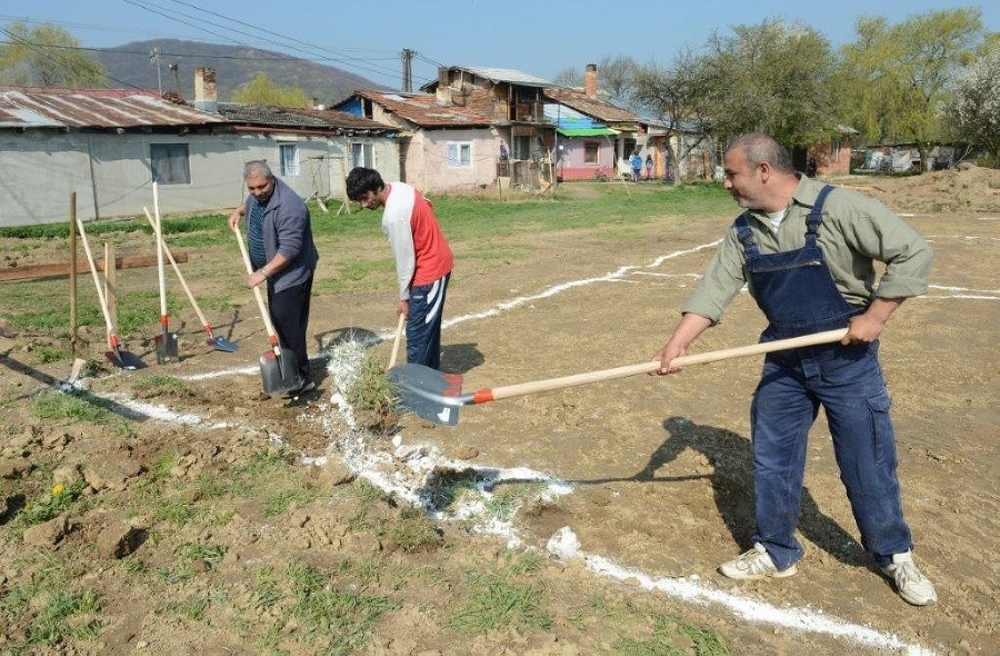 Výkopové práca, na ktorých sa často podieľali ľudia bez roboty.