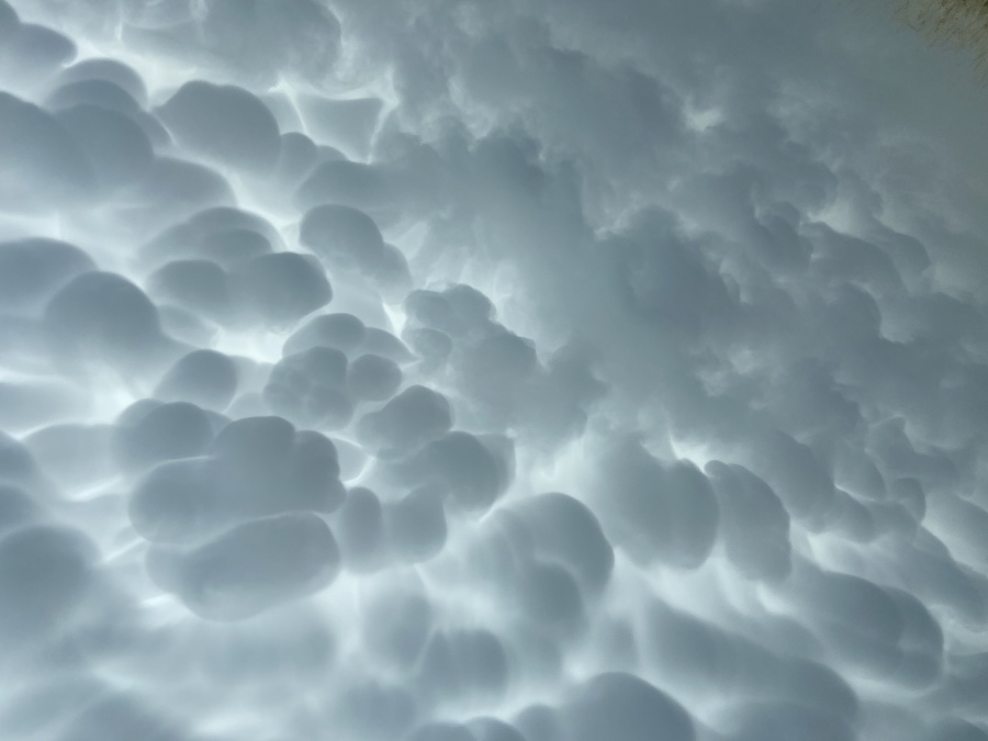 Oblaky mammatus v Devínskej