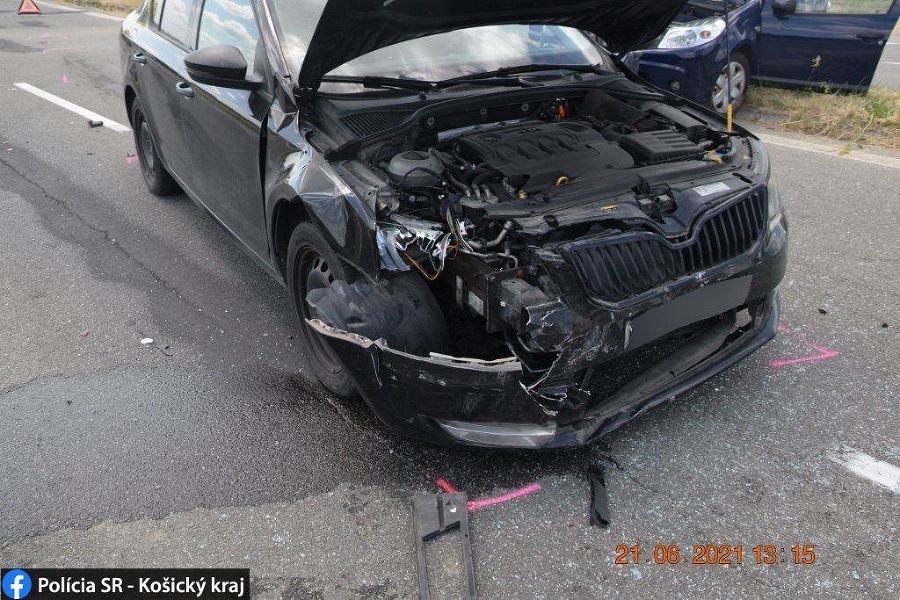 Pri dopravnej nehode na Zemplínskej Šírave sa zranili štyri osoby.