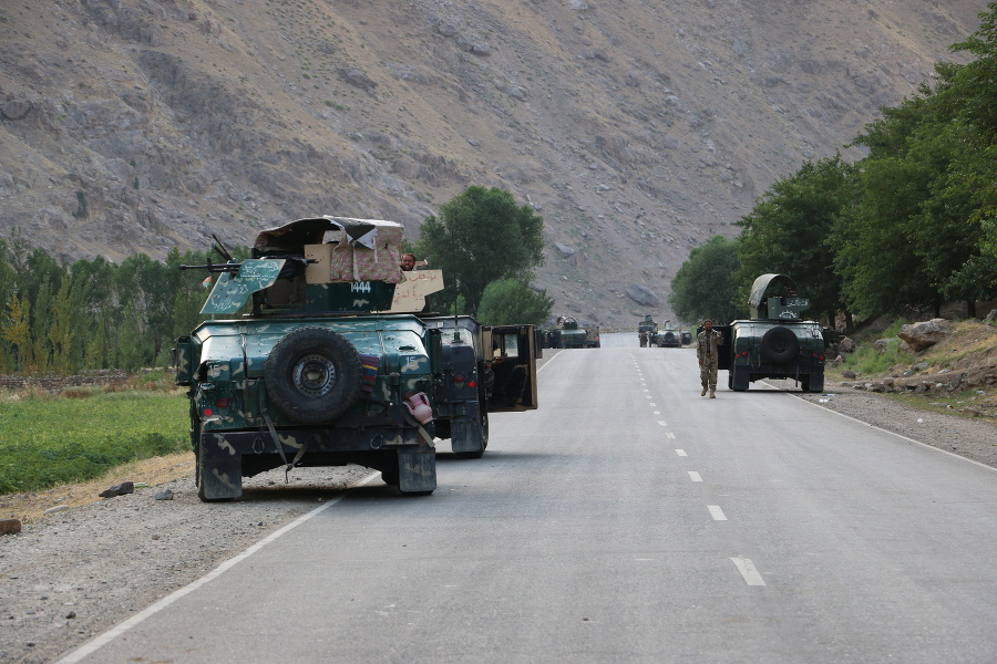 Afganskí vojaci zastali na