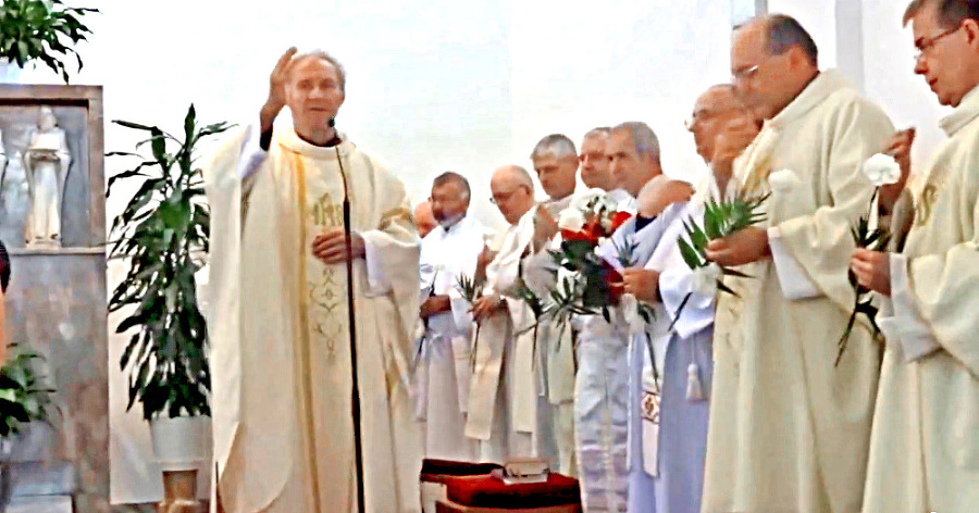2014 - Odvolaný arcibiskup
