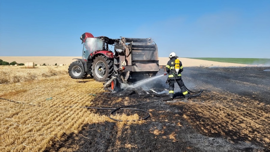 Veľký Lapáš: Požiar traktora
