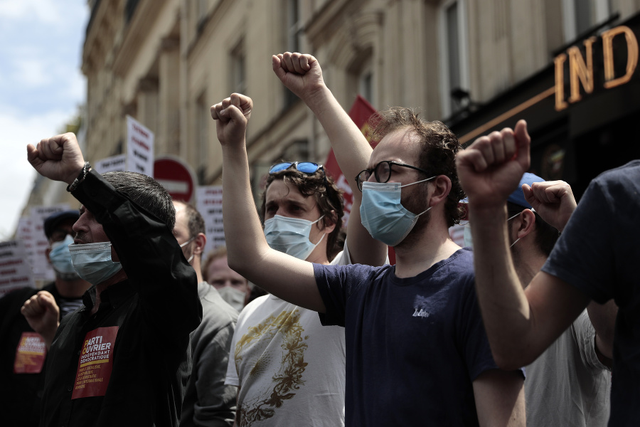 Demonštranti protestovali proti legislatívnym