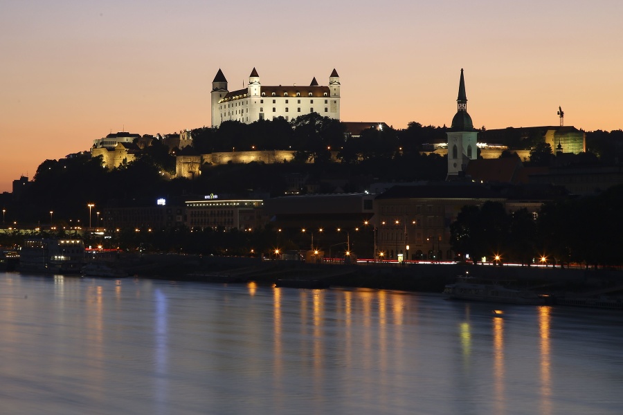 Bratislavský hrad je dominantou