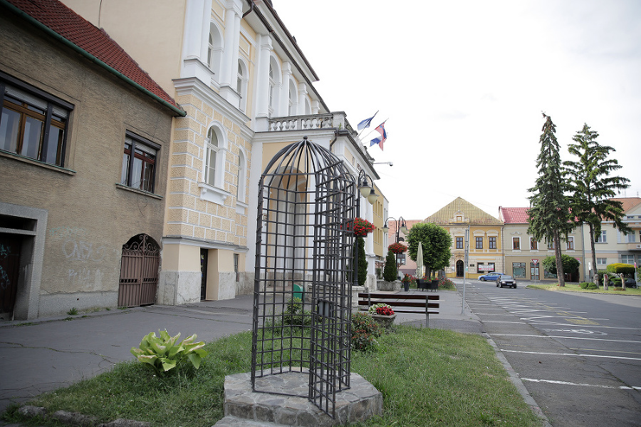 Klietka hanby sa viaže na obdobie, keď bola Krupina neslávne známa procesmi s bosorkami. 