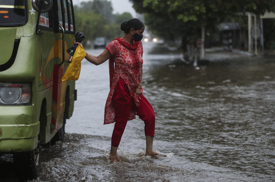 Bombaj sužujú silné dažde.