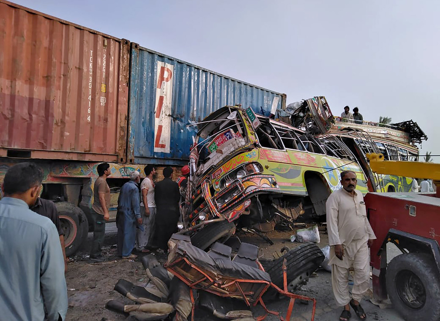 Nehoda autobusu v Pakistane