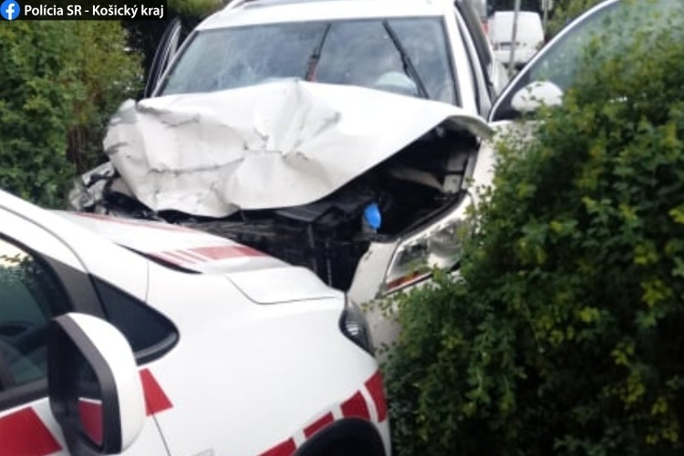 Pri nehode v Košiciach sa tri osoby zranili, vodič nafúkal 1,85 promile.