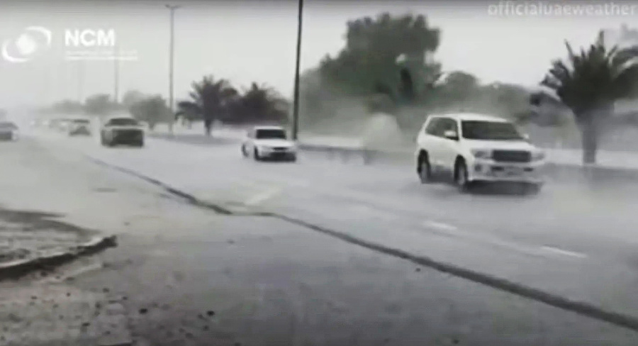 Dážď v Dubaji nie je veľmi obvyklý.