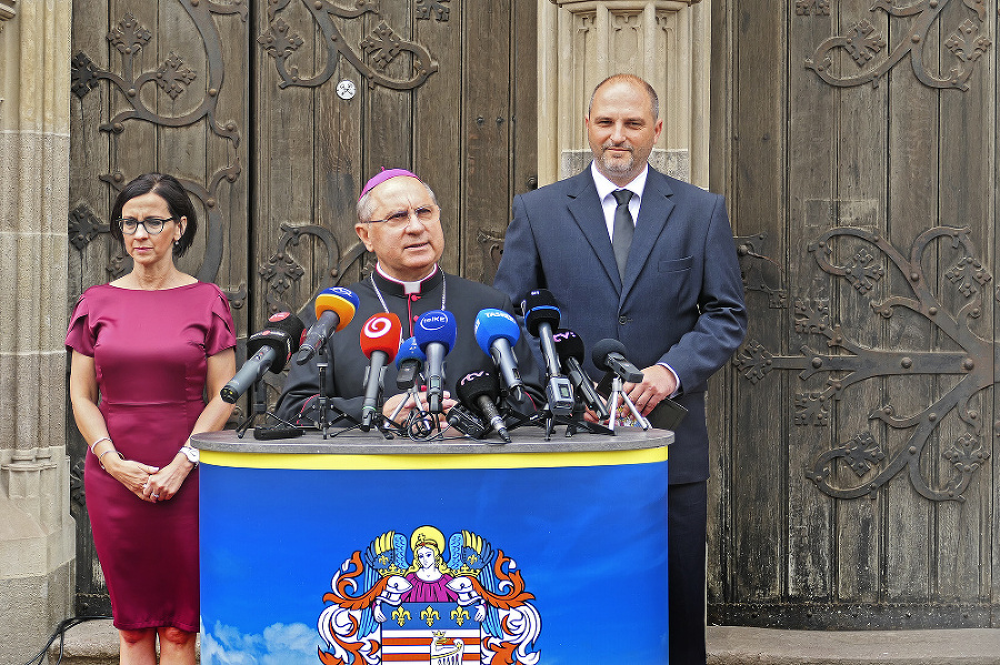 Predstavitelia mesta Košice a košický arcibiskup prezradili plán pápežovej návštevy v Košiciach.