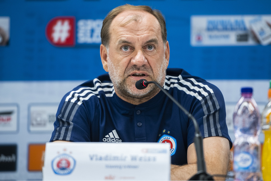 Tréner futbalistov Slovana Vladimír Weiss.
