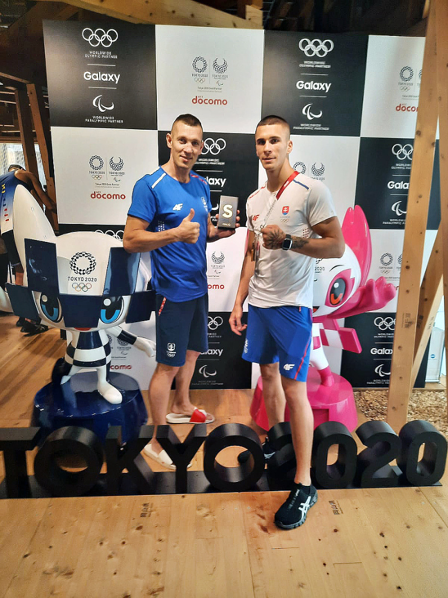 Boxer Andrej Csemez (vpravo)