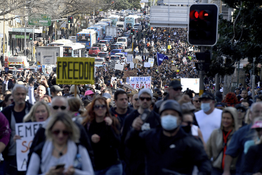 Austrália: Na protestoch proti lockdownu v Sydney a Melbourne došlo k potýčkam.