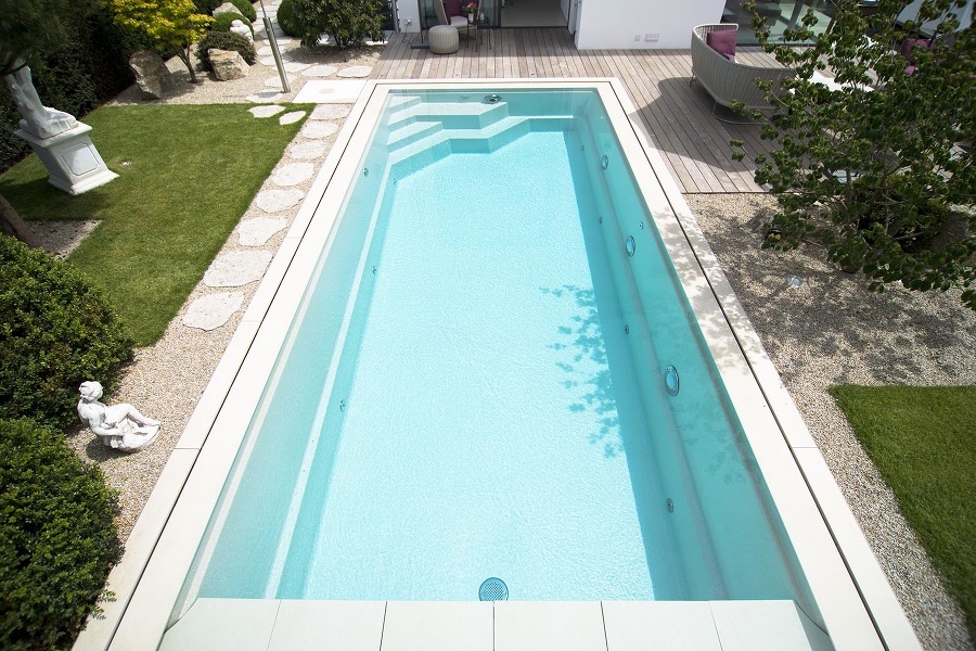 Vlastný bazén na záhrade je miestom pre dokonalý relax v súkromí, ale zároveň aj zvyšuje hodnotu vašej nehnuteľnosti.