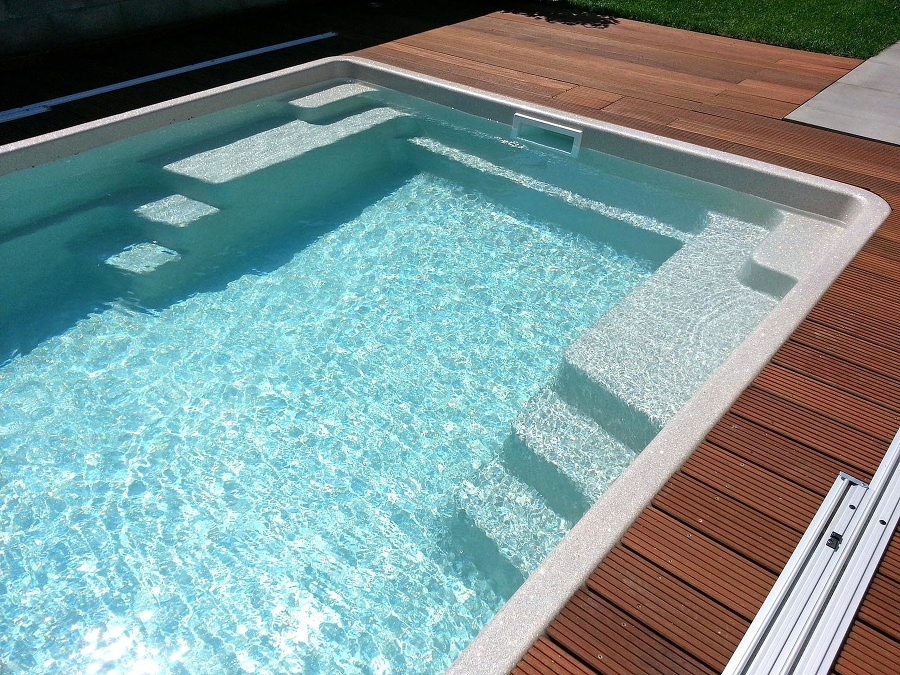 Vlastný bazén na záhrade je miestom pre dokonalý relax v súkromí, ale zároveň aj zvyšuje hodnotu vašej nehnuteľnosti.