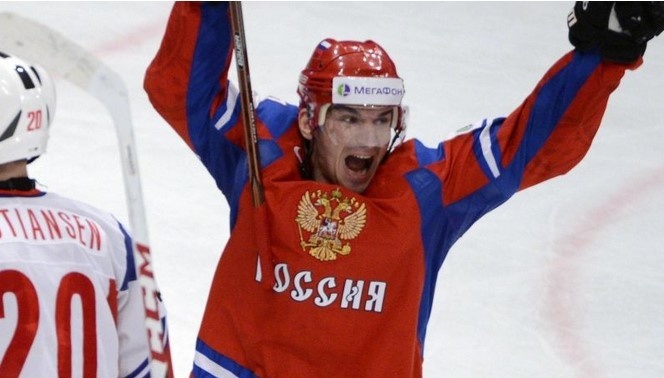 Ruský hokejový útočník Nikolaj