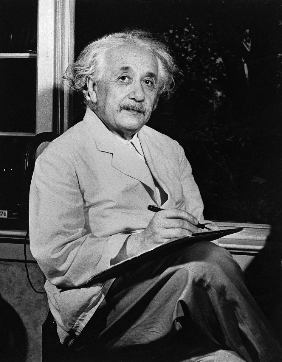 Albert Einstein formuloval
všeobecnú teóriu