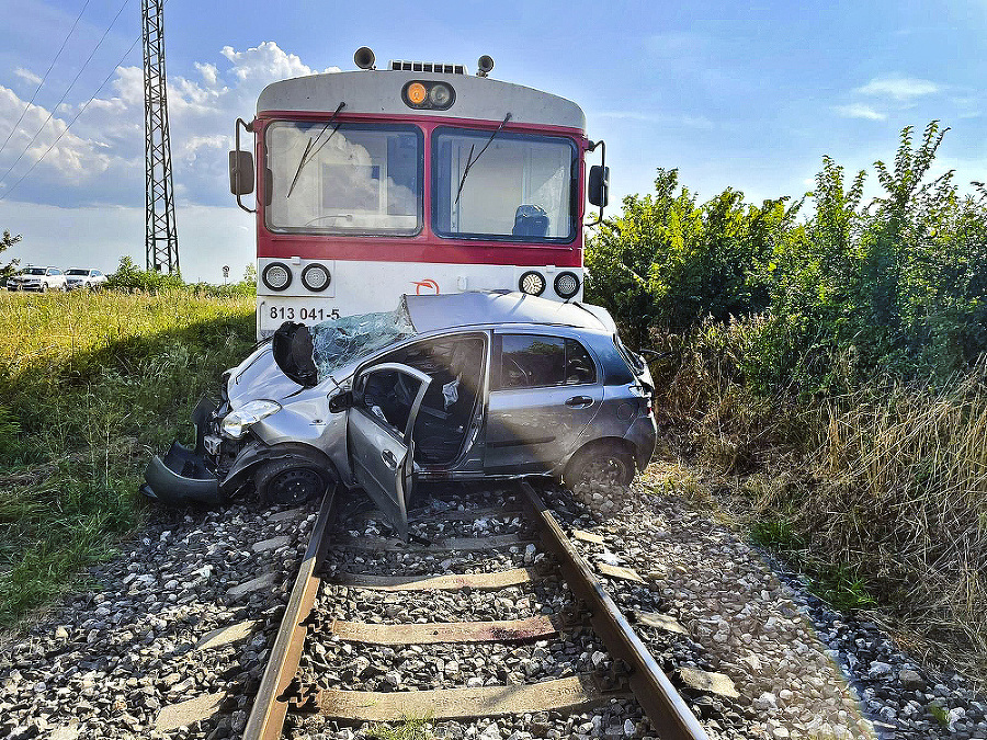 Náraz vlaku auto Sašky