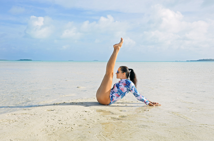 Športuje na pláži - Fotografiami na instagrame Katka motivuje ženy k cvičeniu.