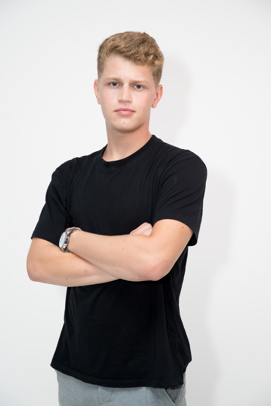 Oliver sa ocitol na mieste, kde zúria obrovské požiare. 