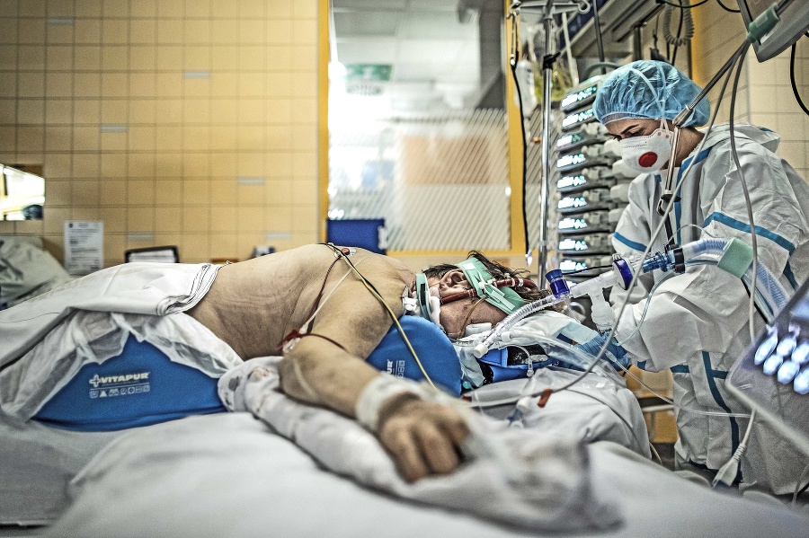 Napriek nepriaznivým číslam, počet
hospitalizovaných pacientov v nemocniciach klesá.