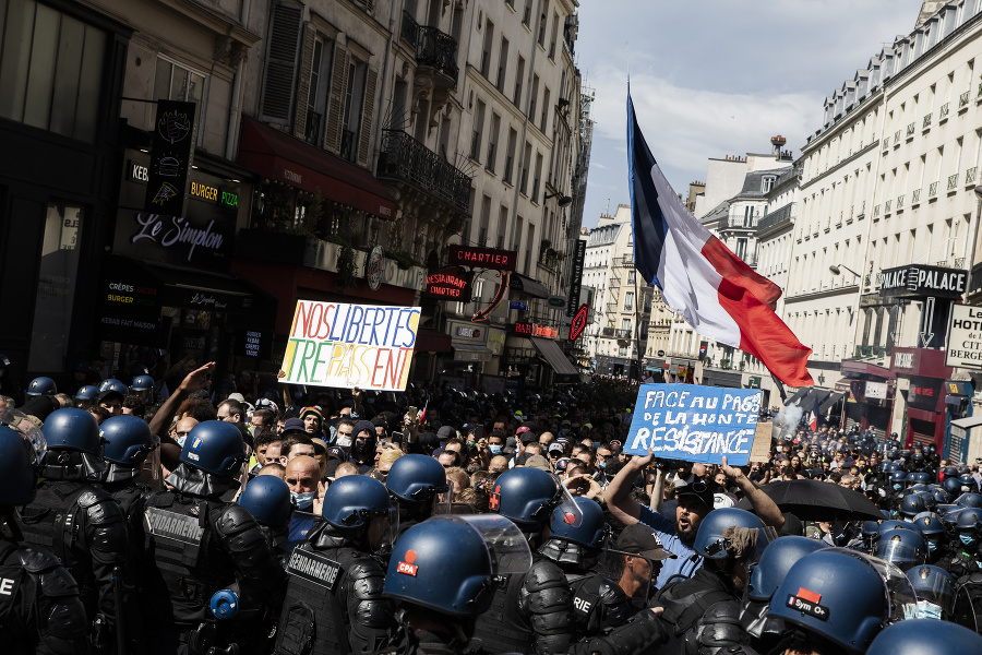 Protesty vo Francúzsku sa konali už štvrtý týždeň v reakcii na kroky tamojšej vlády.