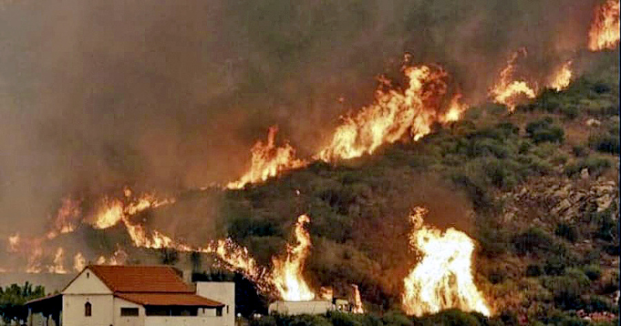 Grécko sužujú požiare už