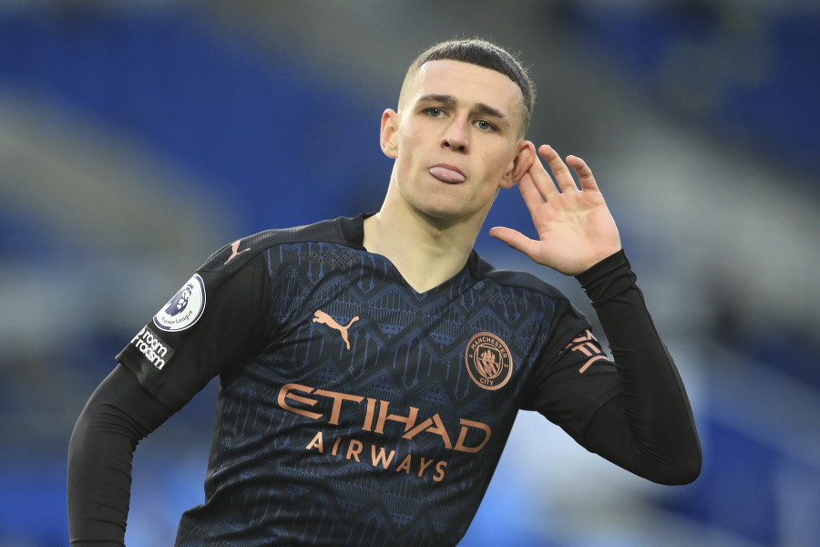 Stredopoliar Phil Foden (20)